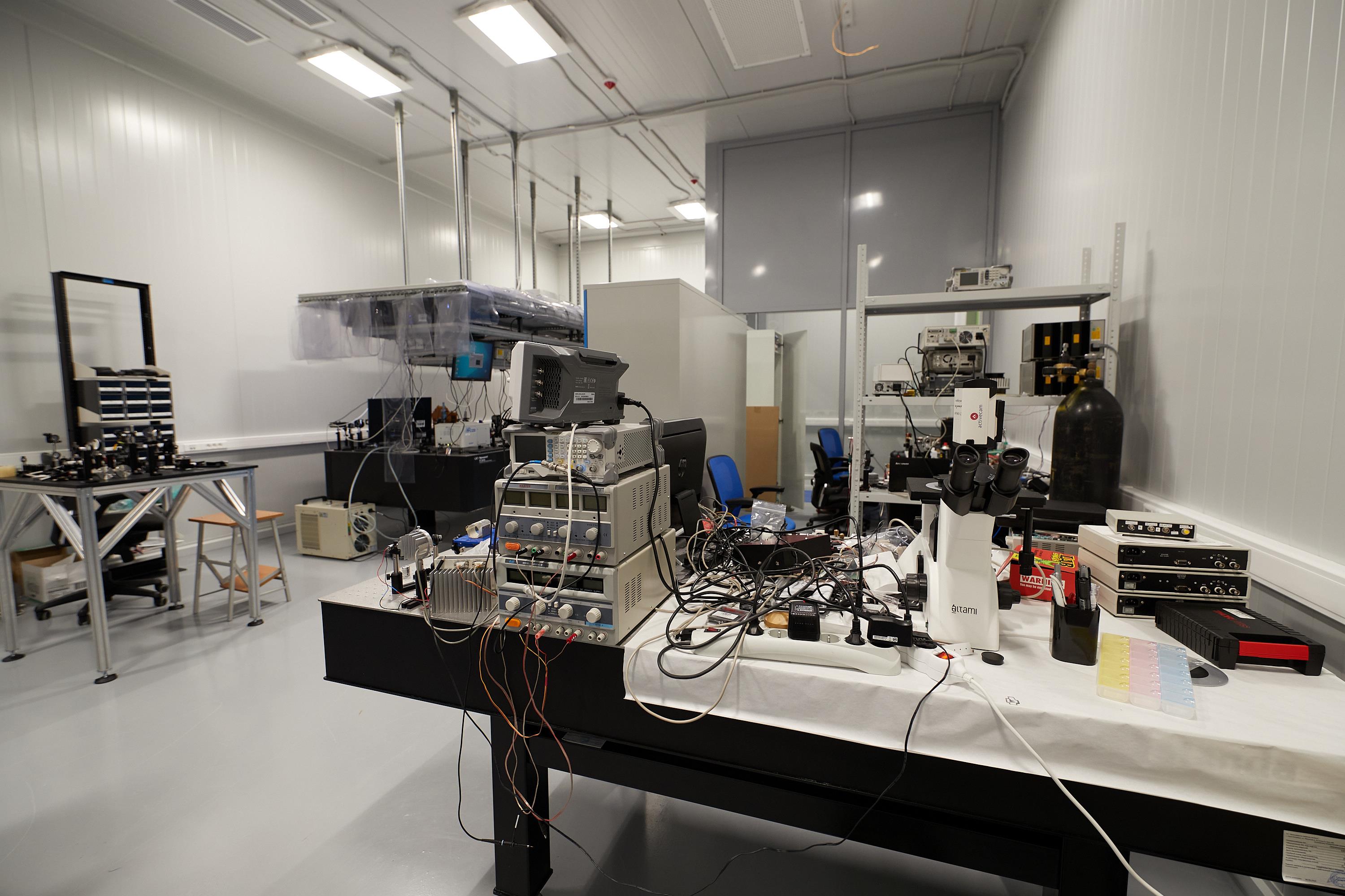 Сколтех - чистые помещения подвесные потолки